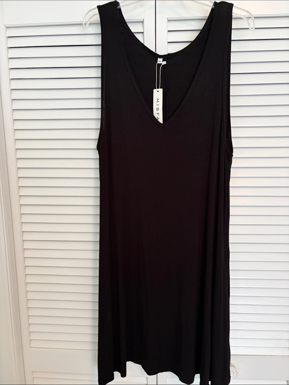 MISFAY Black Sleeveless V-Neck Shift Dress
